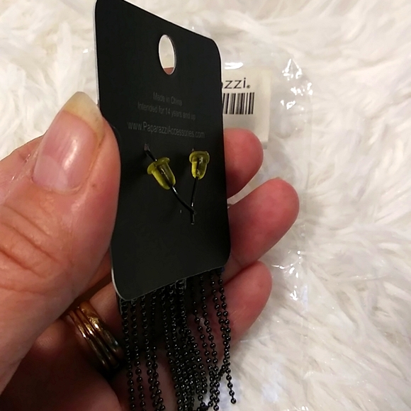 NWT Radically Retro gunmetal black fishhook back earrings - Picture 5 of 6